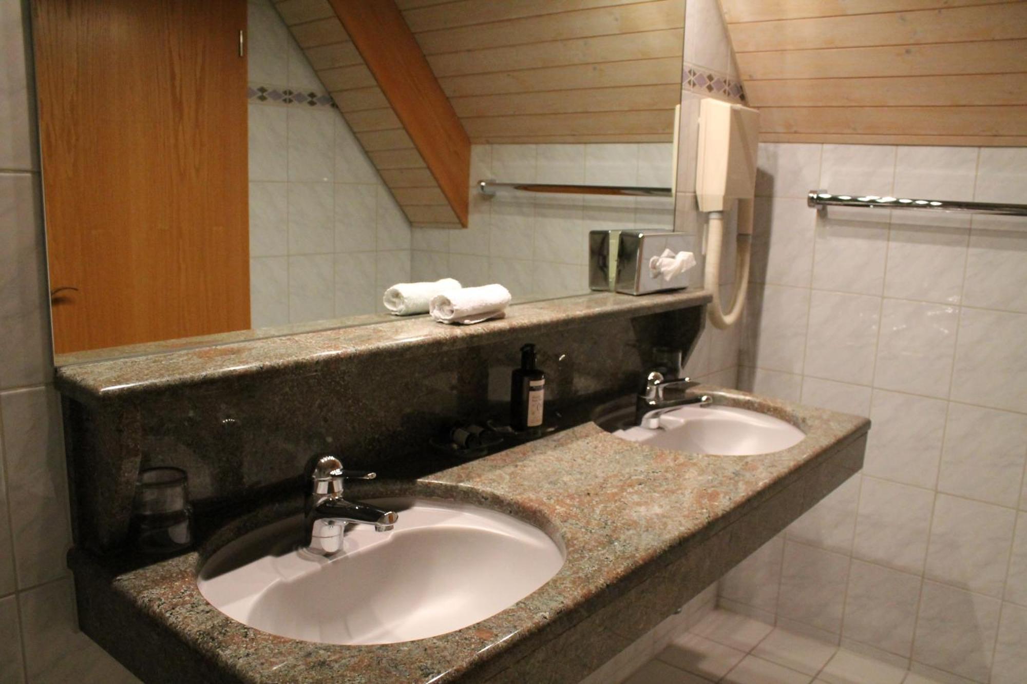 Hotel Restaurant Krone Aarberg Eksteriør billede