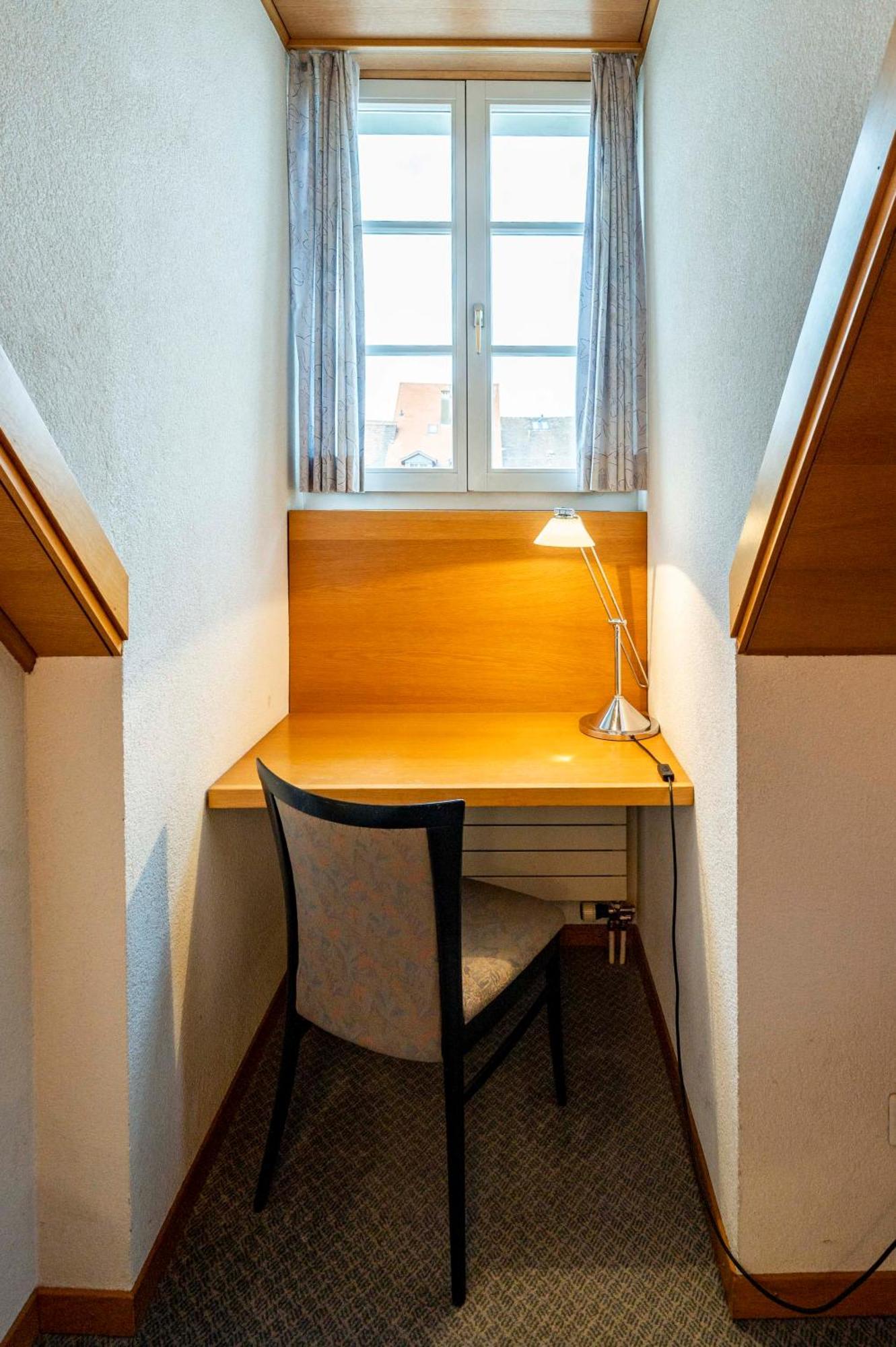 Hotel Restaurant Krone Aarberg Værelse billede